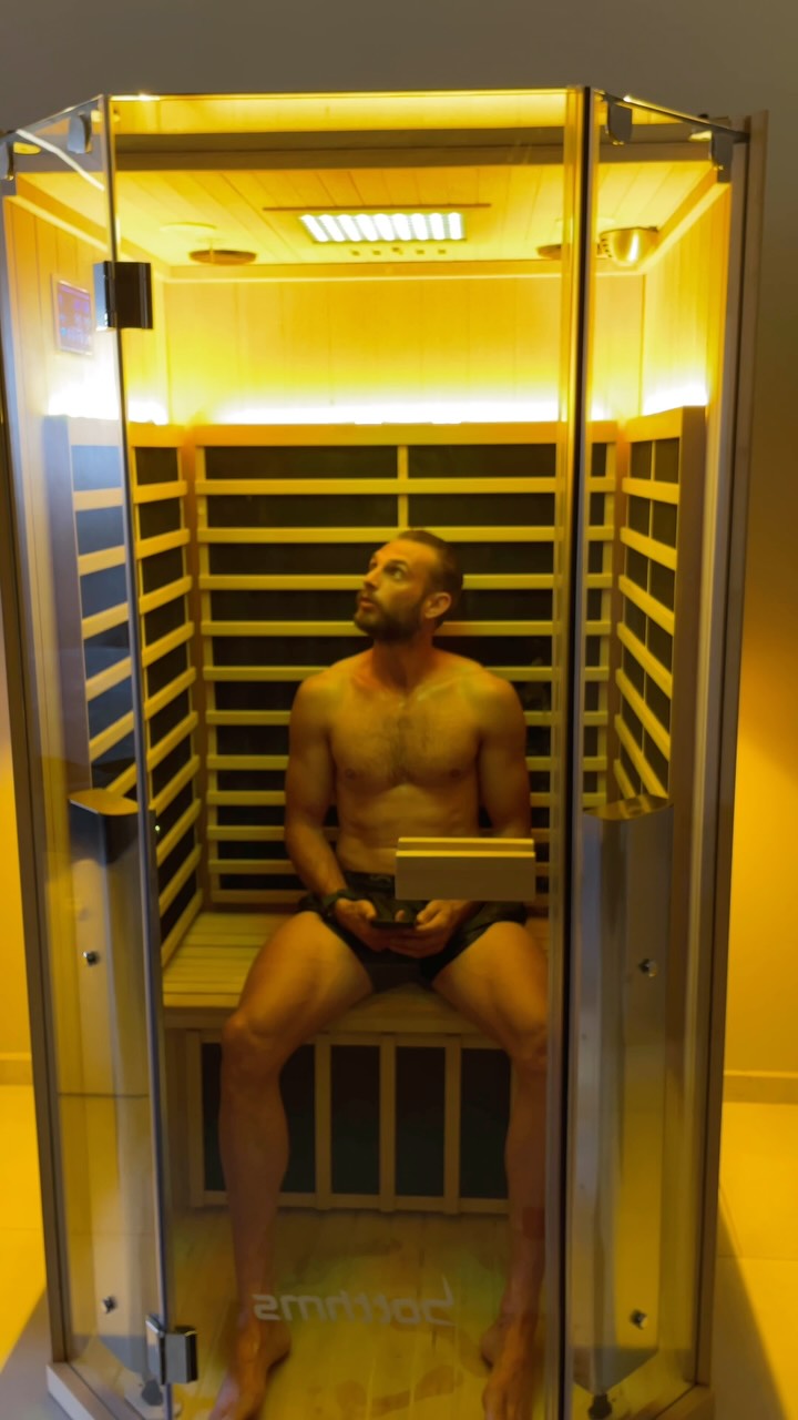 Music on. World off. Recovery: ON🔋🧖‍♂️💪

#trackandfield #recovery #botthms #a