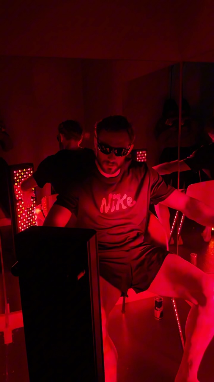 What did you miss?, Red light therapy by @botthms 💪🏼🔋

#trackandfield #decath